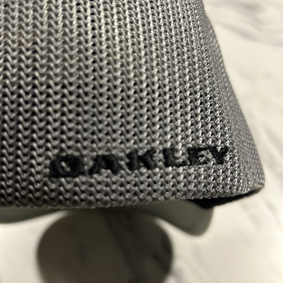 Oakley Indy Hologram Patch Trucker Stretch-Fitted Hat - Picture 2 of 7